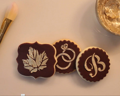 Cookie decorating with golden piping gel (Video)